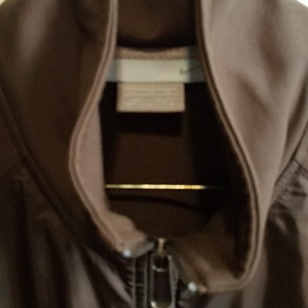 Lightweight jacket - Picture 3 of 3